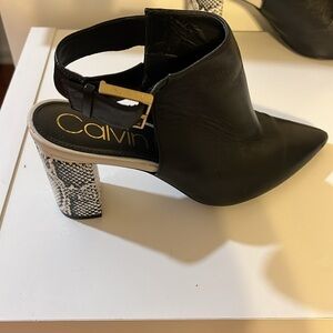 CALVIN KLEIN HEELS SIZE 8